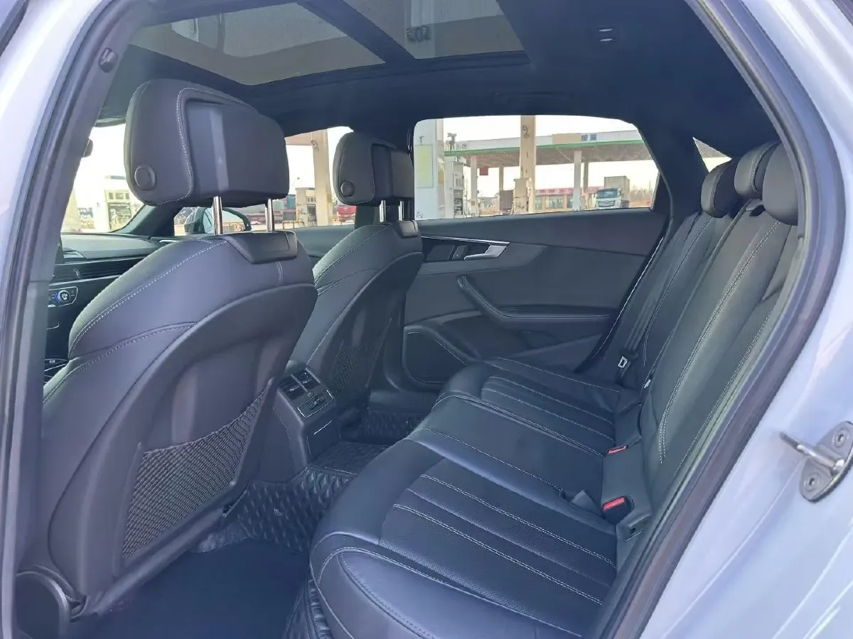 2023 Audi A4L 2.0T 190HP L4 7DCT,autocango,china used car exporter,china ev exporter,chinese used car exporter,chinese used ev exporter