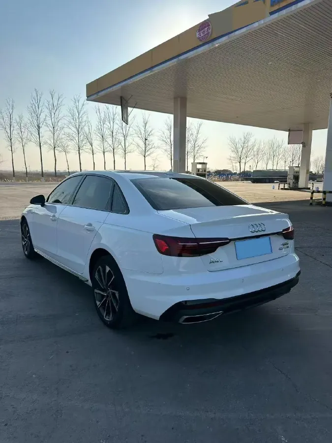 2023 Audi A4L 2.0T 190HP L4 7DCT,autocango,china used car exporter,china ev exporter,chinese used car exporter,chinese used ev exporter