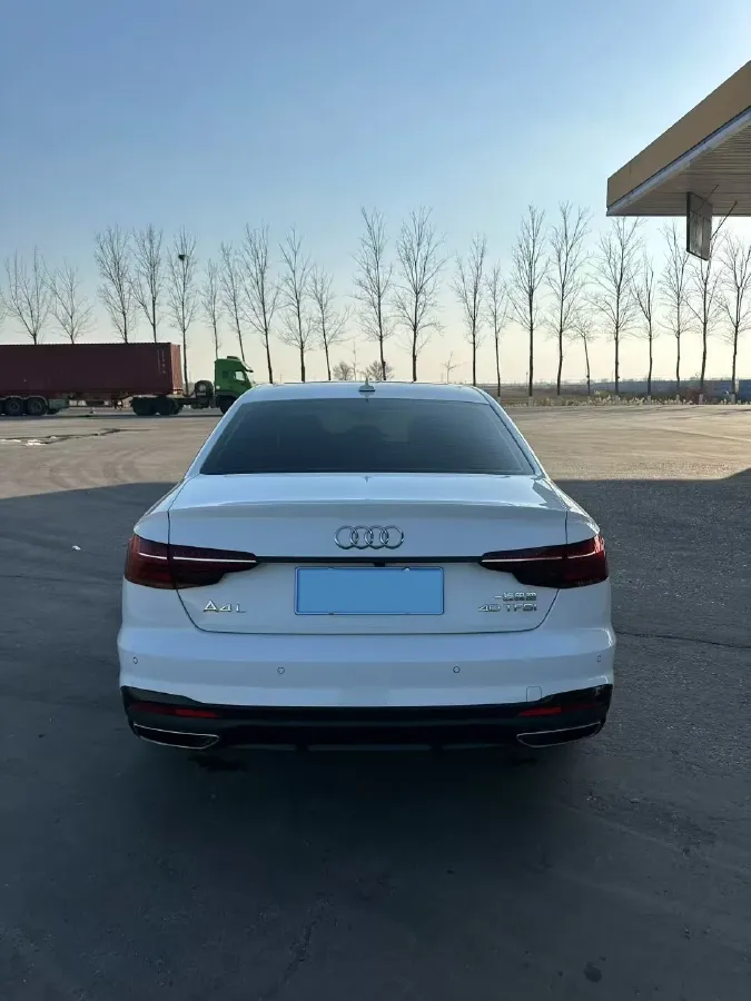 2023 Audi A4L 2.0T 190HP L4 7DCT,autocango,china used car exporter,china ev exporter,chinese used car exporter,chinese used ev exporter
