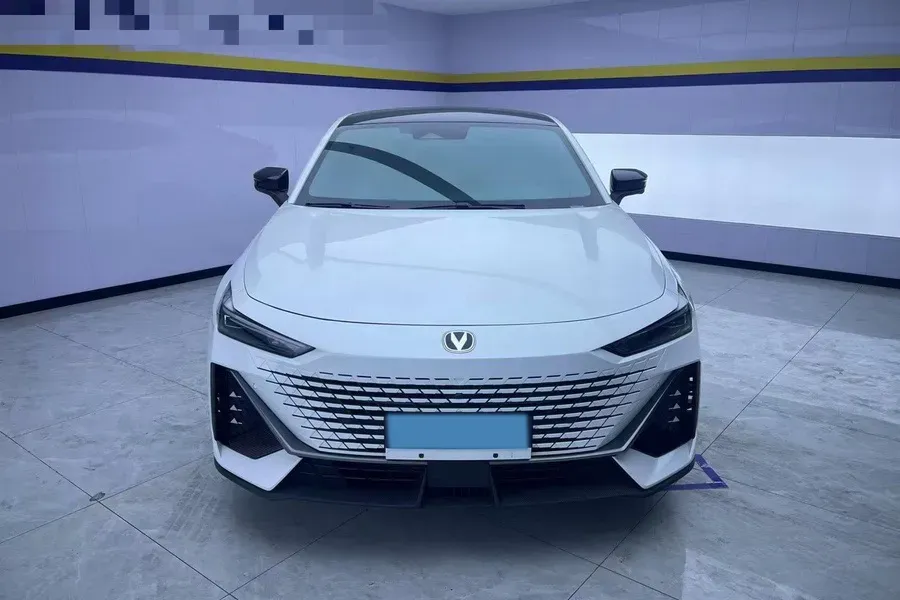 2023 ChangAn UNI-V 1.5T 188HP L4 7DCT,autocango,china used car exporter,china ev exporter,chinese used car exporter,chinese used ev exporter