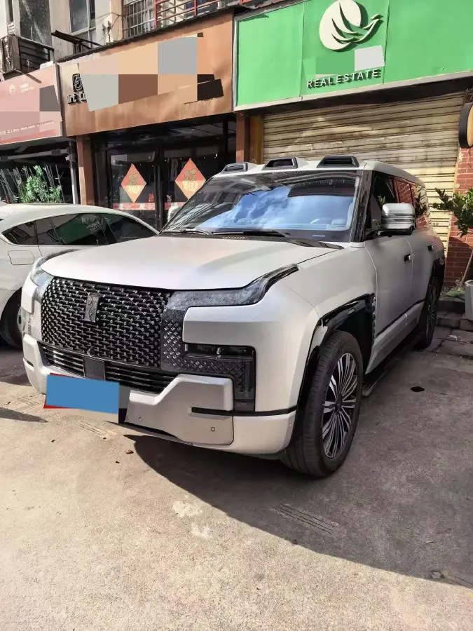 2023 YangWang U8 2.0T 272HP L4 REEV 49.05KWH