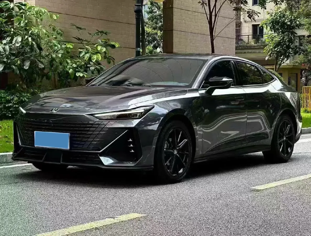 2022 ChangAn UNI-V 1.5T 188HP L4 7DCT,autocango,china used car exporter,china ev exporter,chinese used car exporter,chinese used ev exporter