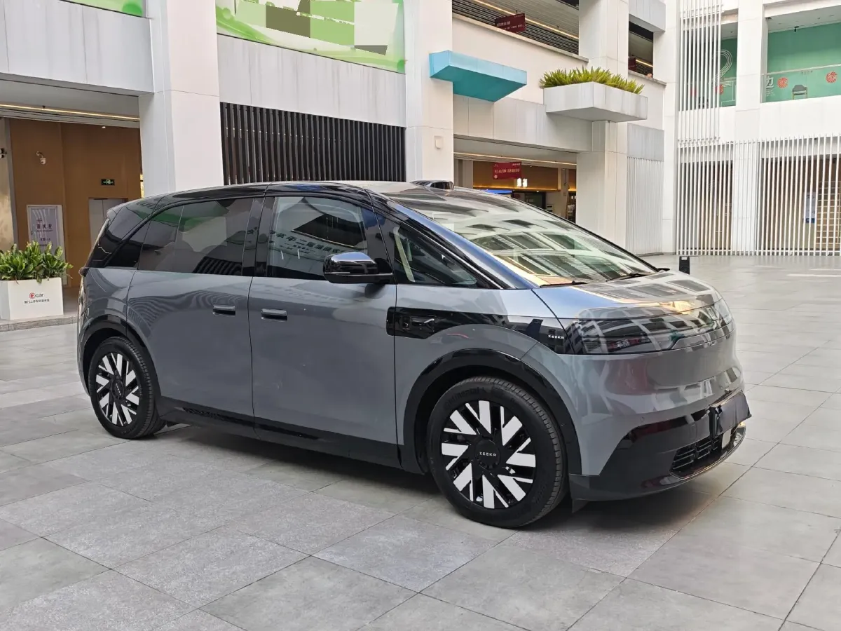 2025 Zeekr MIX BEV 102KWH,autocango,china used car exporter,china ev exporter,chinese used car exporter,chinese used ev exporter