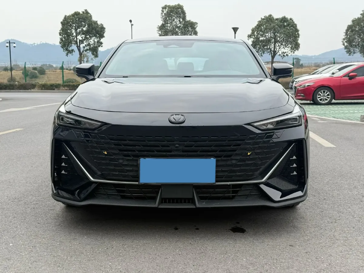 2023 ChangAn UNI-V 1.5T 188HP L4 7DCT,autocango,china used car exporter,china ev exporter,chinese used car exporter,chinese used ev exporter
