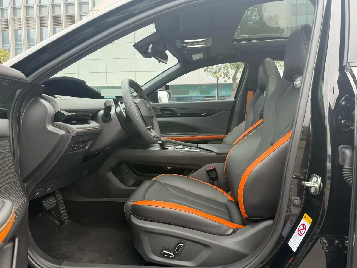 2023 ChangAn UNI-V 1.5T 188HP L4 7DCT,autocango,china used car exporter,china ev exporter,chinese used car exporter,chinese used ev exporter