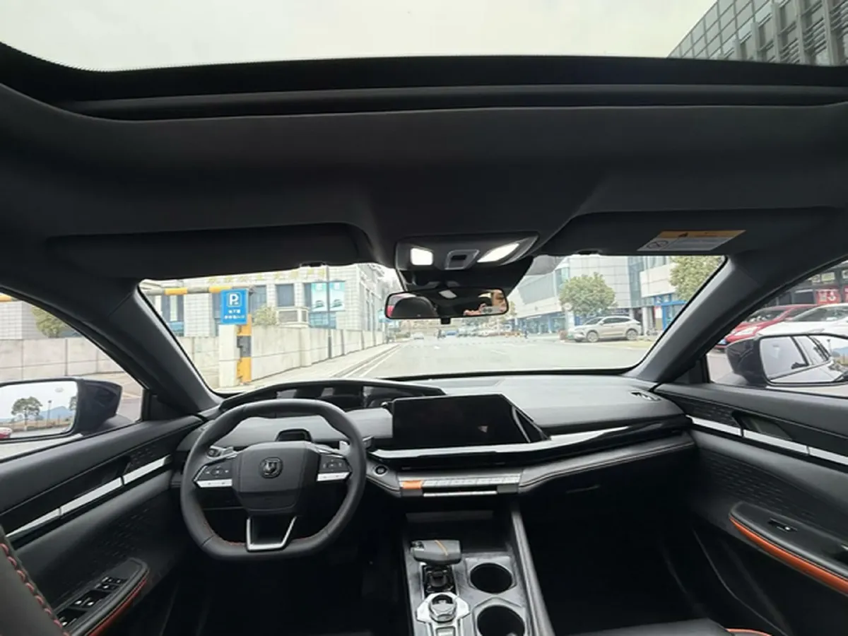 2023 ChangAn UNI-V 1.5T 188HP L4 7DCT,autocango,china used car exporter,china ev exporter,chinese used car exporter,chinese used ev exporter