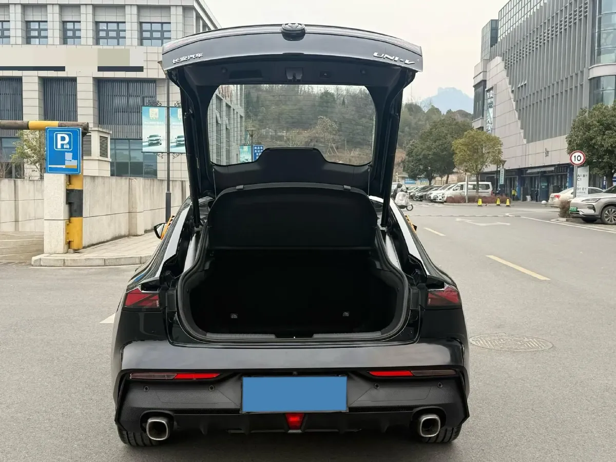 2023 ChangAn UNI-V 1.5T 188HP L4 7DCT,autocango,china used car exporter,china ev exporter,chinese used car exporter,chinese used ev exporter