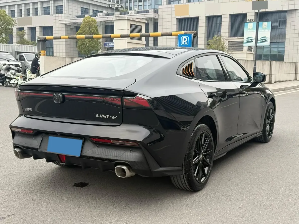 2023 ChangAn UNI-V 1.5T 188HP L4 7DCT,autocango,china used car exporter,china ev exporter,chinese used car exporter,chinese used ev exporter