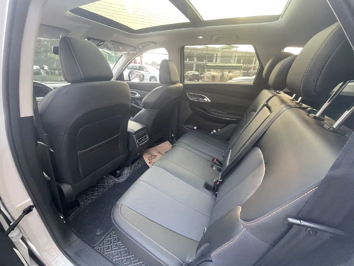 2024 ChangAn X7 PLUS 1.5T 188HP L4 7DCT,autocango,china used car exporter,china ev exporter,chinese used car exporter,chinese used ev exporter