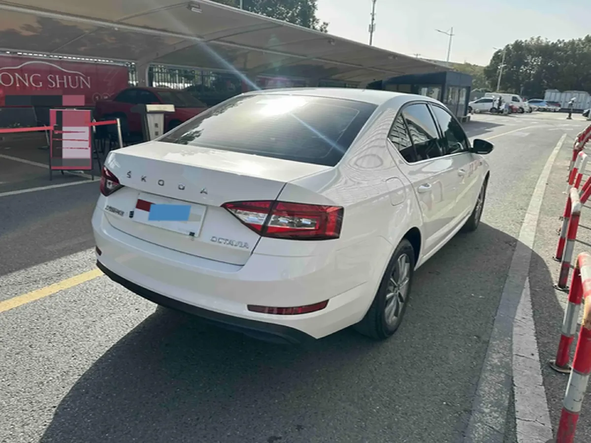 2019 Skoda Octavia 1.5L 116HP L4 6AT,autocango,china used car exporter,china ev exporter,chinese used car exporter,chinese used ev exporter