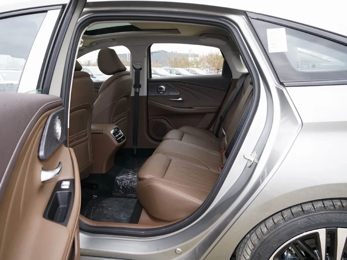 2025 Chery Arrizo 8 2.0T 254HP L4 7DCT,autocango,china used car exporter,china ev exporter,chinese used car exporter,chinese used ev exporter