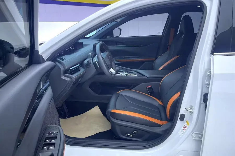 2025 ChangAn UNI-V 1.5T 192HP L4 7DCT,autocango,china used car exporter,china ev exporter,chinese used car exporter,chinese used ev exporter