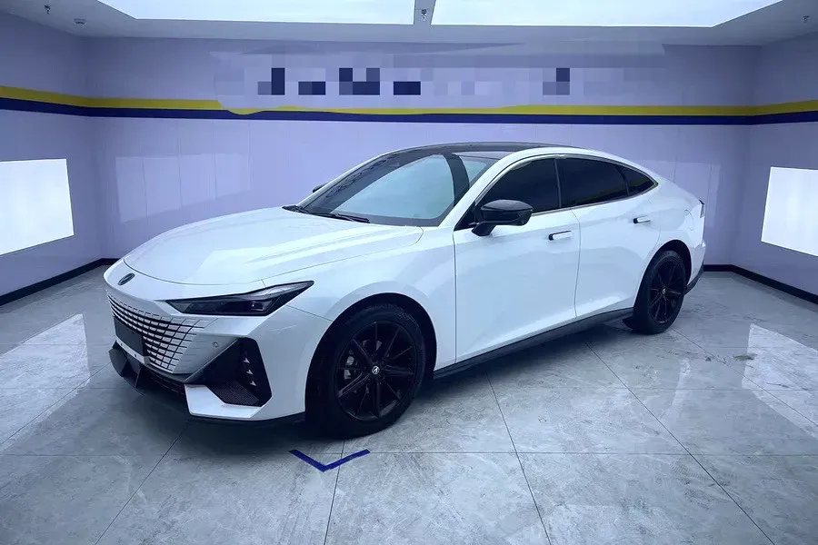 2025 ChangAn UNI-V 1.5T 192HP L4 7DCT,autocango,china used car exporter,china ev exporter,chinese used car exporter,chinese used ev exporter