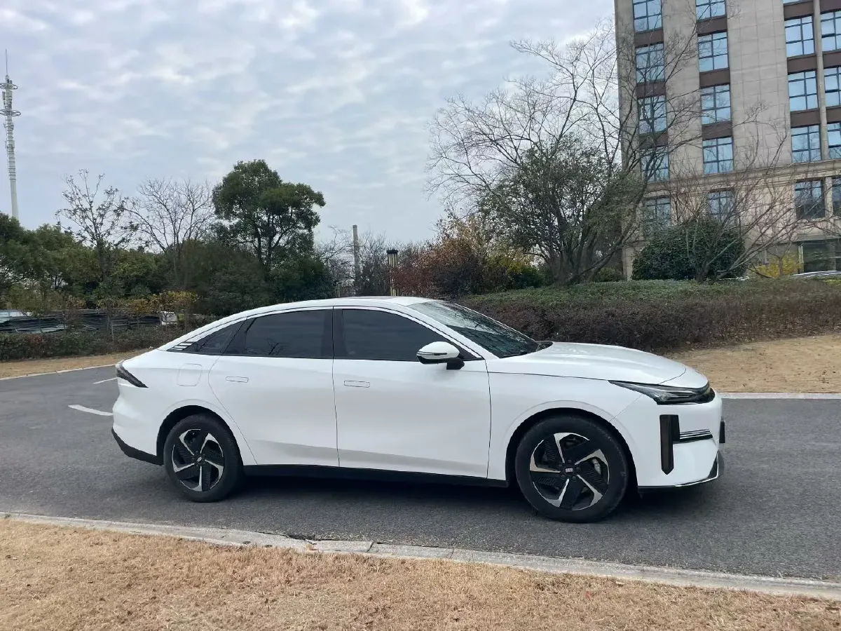 2023 Geely Galaxy L6 1.5T 163HP L4 3DHT PHEV,autocango,china used car exporter,china ev exporter,chinese used car exporter,chinese used ev exporter