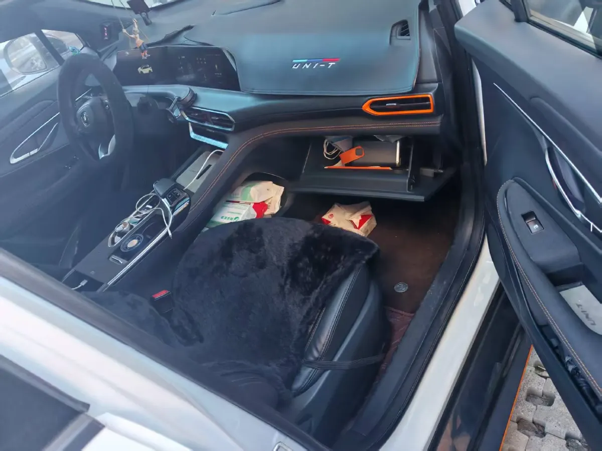 2022 ChangAn UNI-T 1.5T 188HP L4 7DCT,autocango,china used car exporter,china ev exporter,chinese used car exporter,chinese used ev exporter