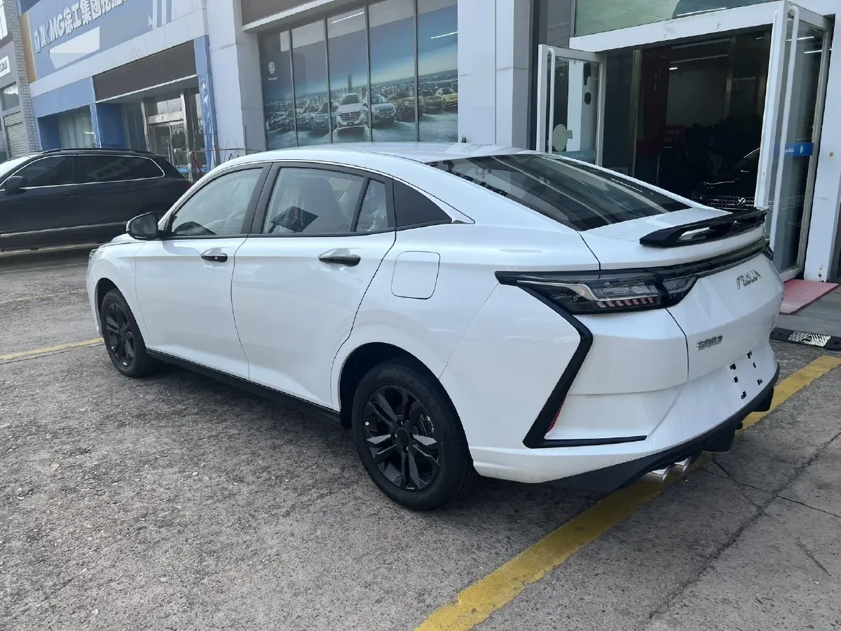 2025 DongFeng Aeolus YiXuan 1.5L 125HP L4 6DCT,autocango,china used car exporter,china ev exporter,chinese used car exporter,chinese used ev exporter