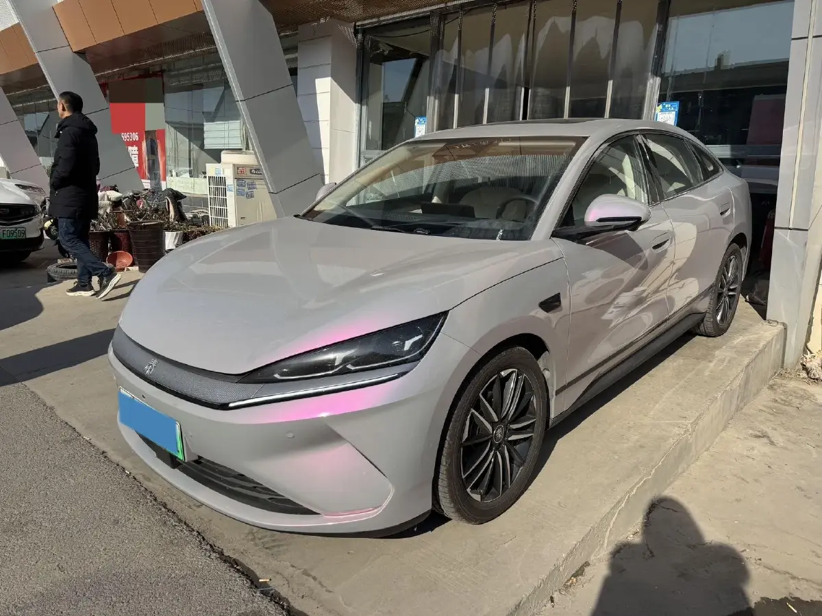 2025 BYD QinL BEV