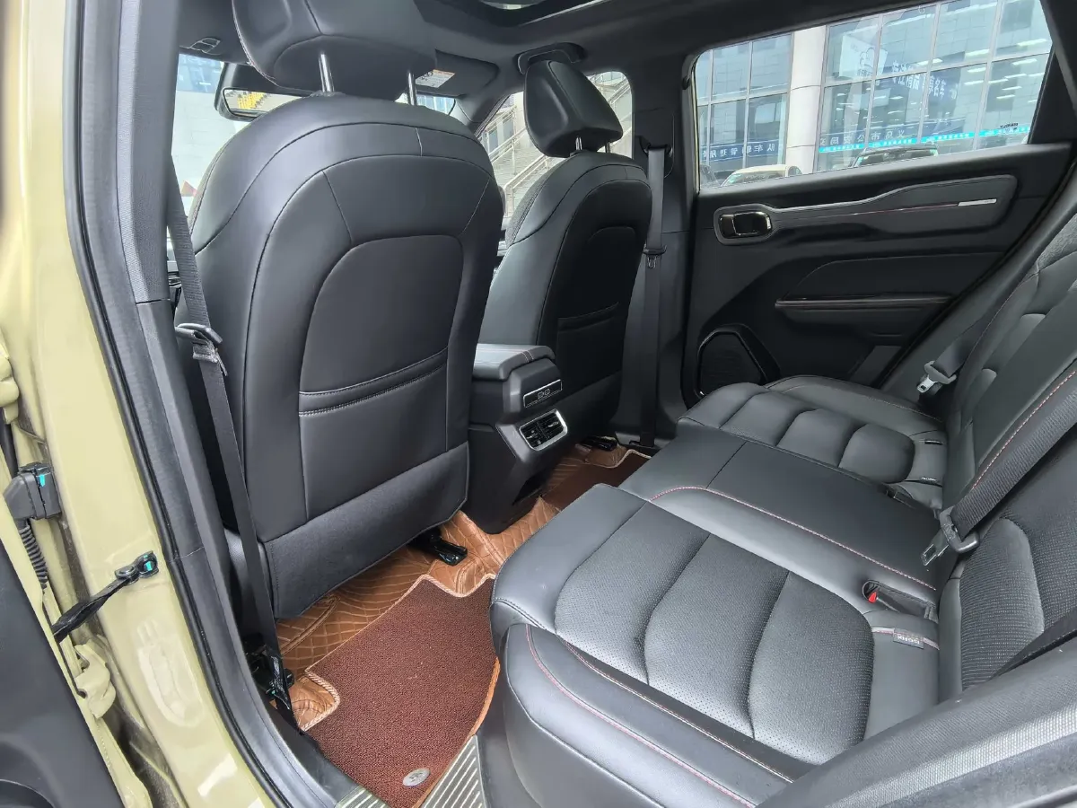 2025 Geely Cowboy 1.5T 181HP L4 7DCT,autocango,china used car exporter,china ev exporter,chinese used car exporter,chinese used ev exporter