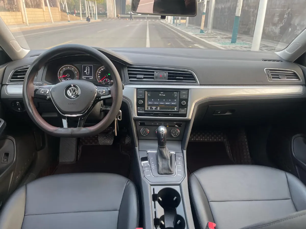 2019 Volkswagen T-Cross 1.4T 150HP L4 7DCT,autocango,china used car exporter,china ev exporter,chinese used car exporter,chinese used ev exporter