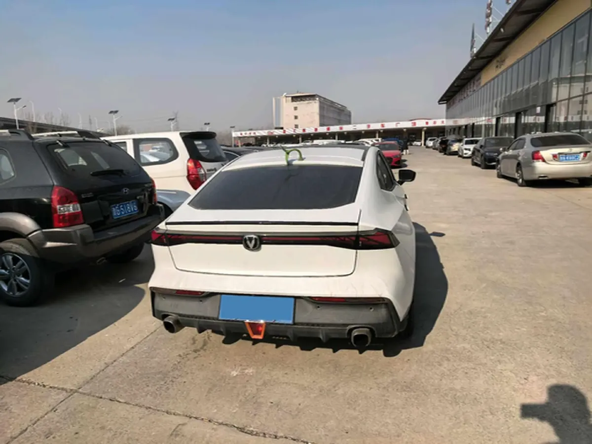 2022 ChangAn UNI-V 1.5T 188HP L4 7DCT,autocango,china used car exporter,china ev exporter,chinese used car exporter,chinese used ev exporter
