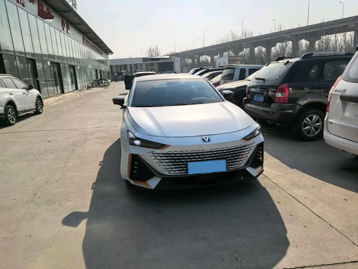2022 ChangAn UNI-V 1.5T 188HP L4 7DCT,autocango,china used car exporter,china ev exporter,chinese used car exporter,chinese used ev exporter