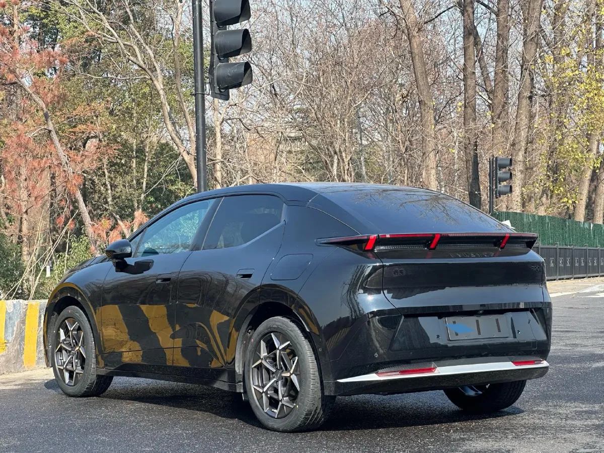 2025 Dongfeng Z9 2.0T 258HP L4 8AT,autocango,china used car exporter,china ev exporter,chinese used car exporter,chinese used ev exporter