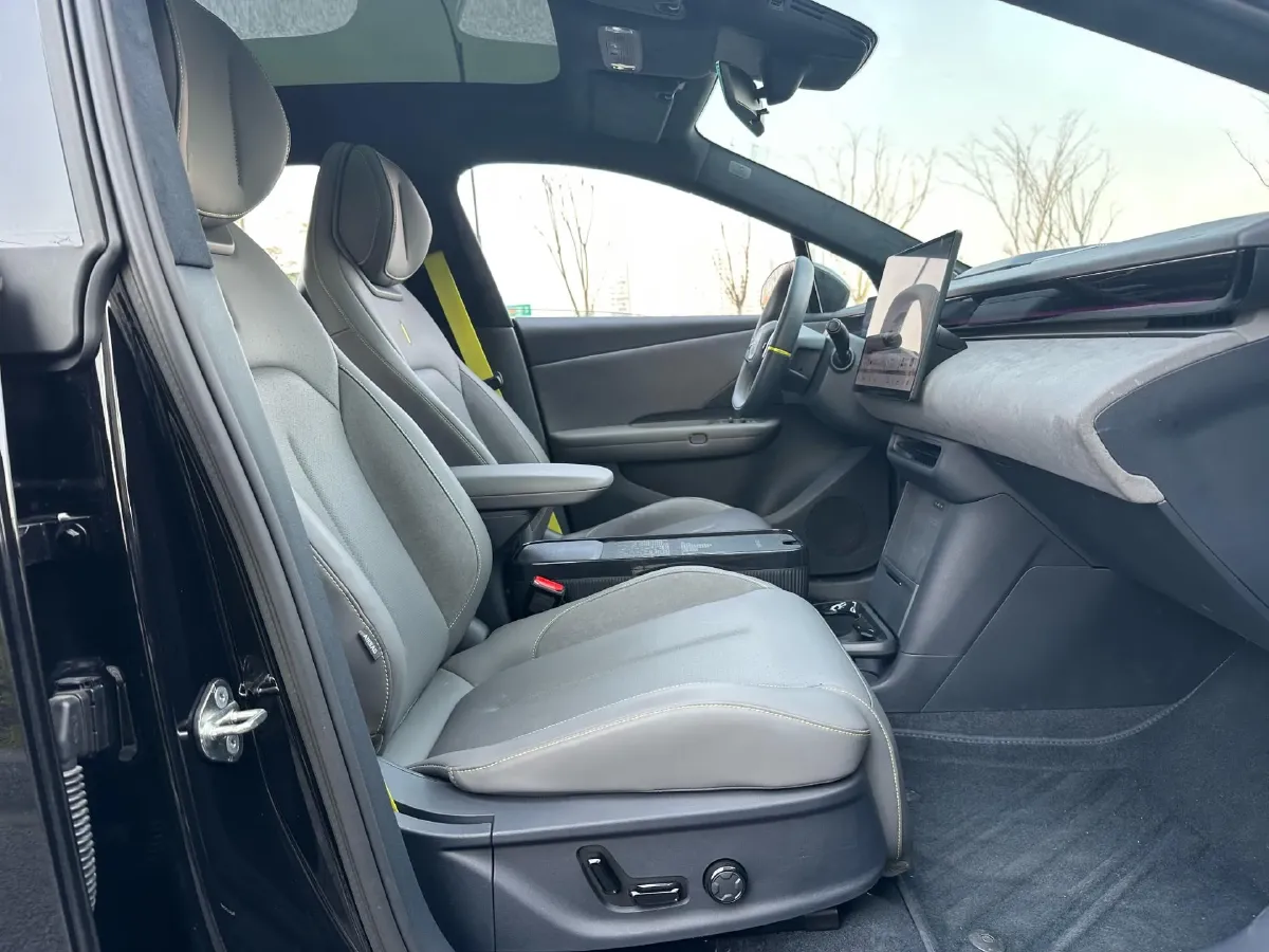 2025 Dongfeng Z9 2.0T 258HP L4 8AT,autocango,china used car exporter,china ev exporter,chinese used car exporter,chinese used ev exporter