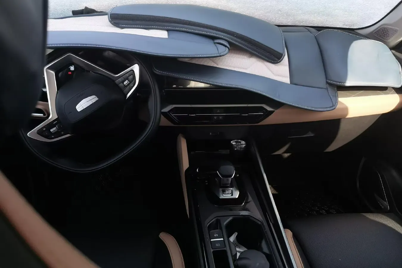 2024 Geely OkavangoPRO 1.5T 181HP L4 7DCT,autocango,china used car exporter,china ev exporter,chinese used car exporter,chinese used ev exporter