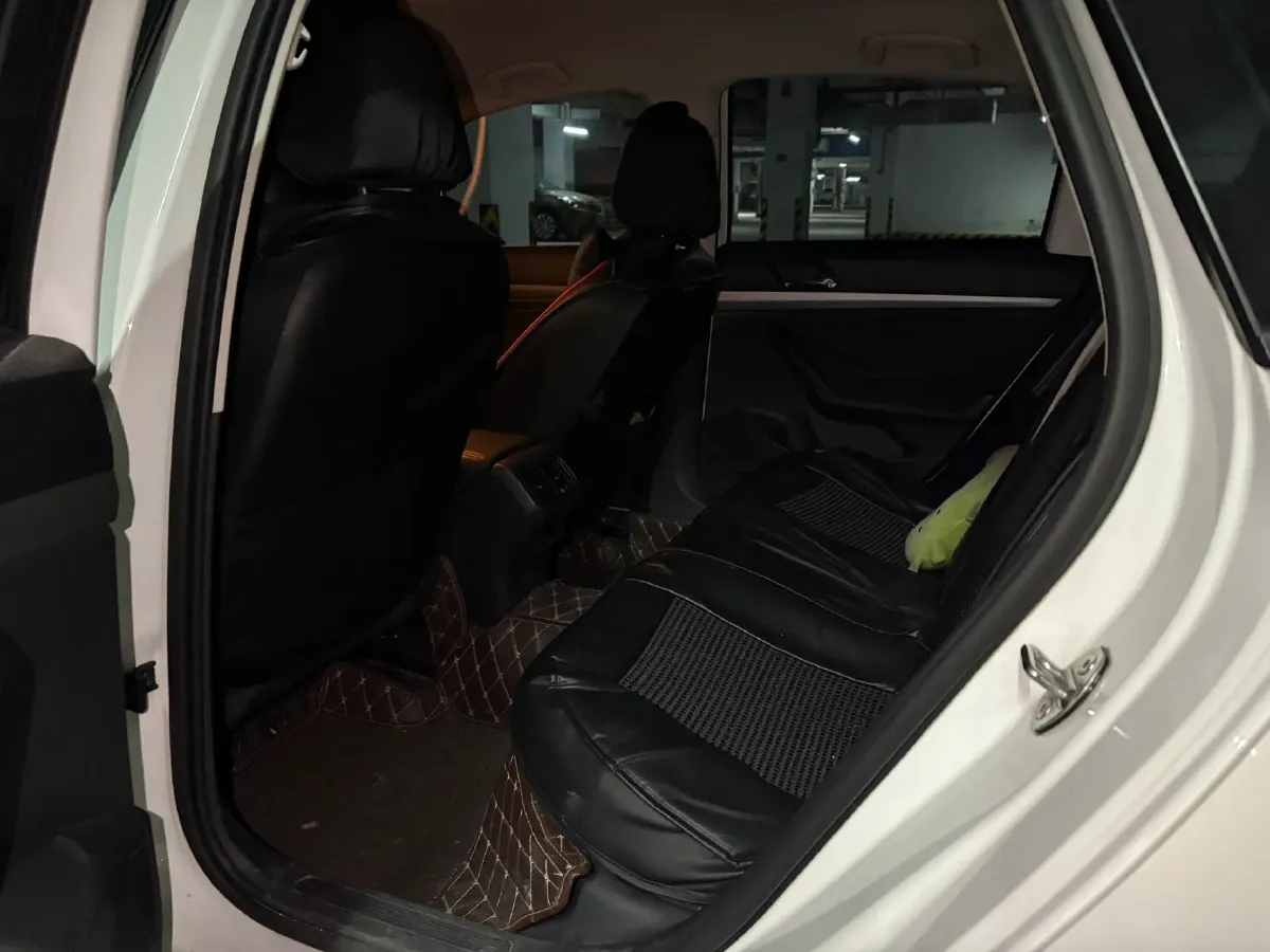 2018 Landwind XiaoYao 1.5T 163HP L4 CVT,autocango,china used car exporter,china ev exporter,chinese used car exporter,chinese used ev exporter