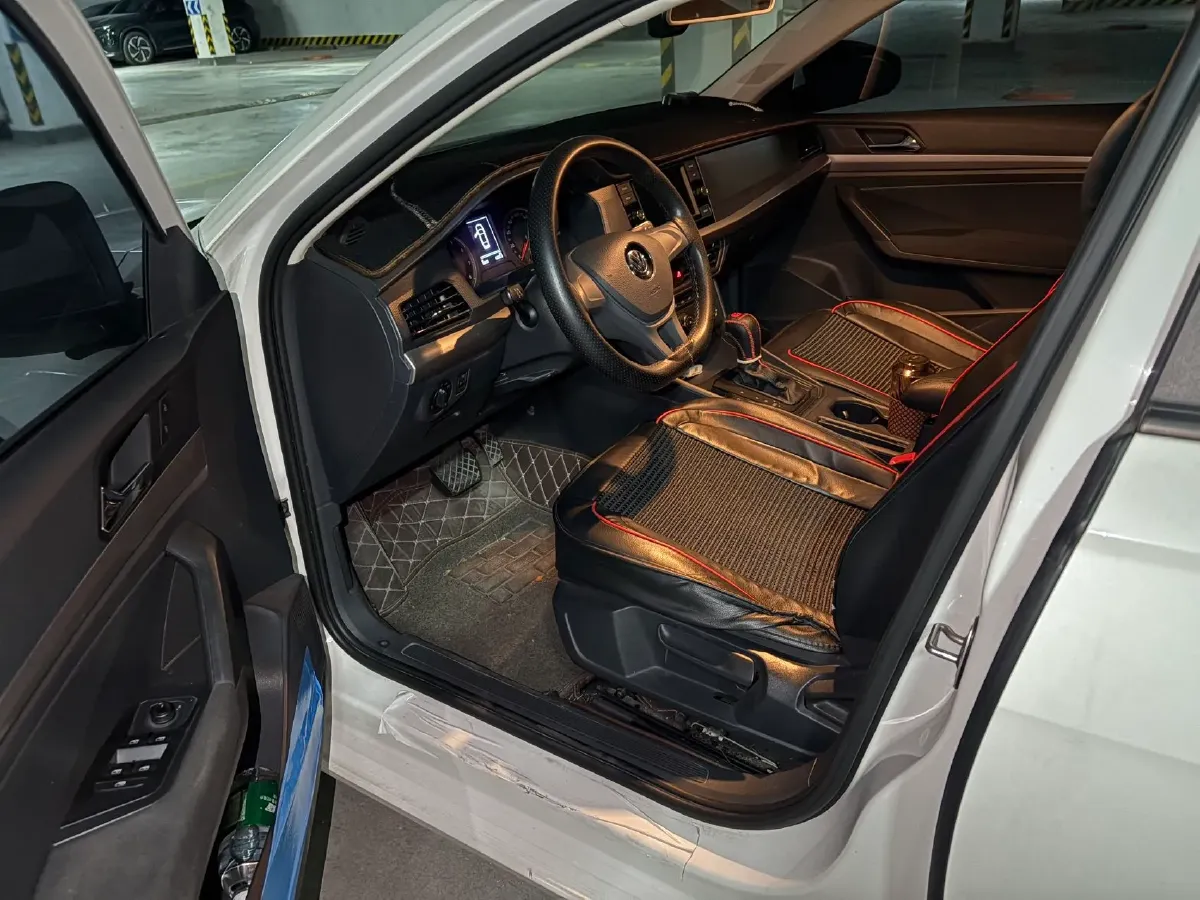 2018 Landwind XiaoYao 1.5T 163HP L4 CVT,autocango,china used car exporter,china ev exporter,chinese used car exporter,chinese used ev exporter