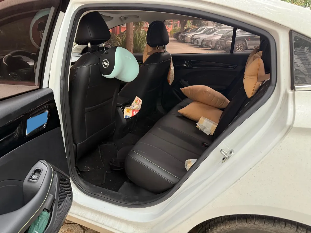 2021 Roewe i5 1.5L 120HP L4 CVT,autocango,china used car exporter,china ev exporter,chinese used car exporter,chinese used ev exporter