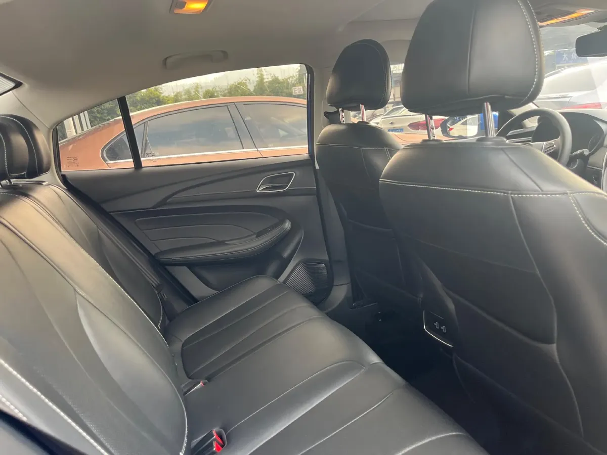 2020 Roewe i5 1.5L 120HP L4 5MT,autocango,china used car exporter,china ev exporter,chinese used car exporter,chinese used ev exporter