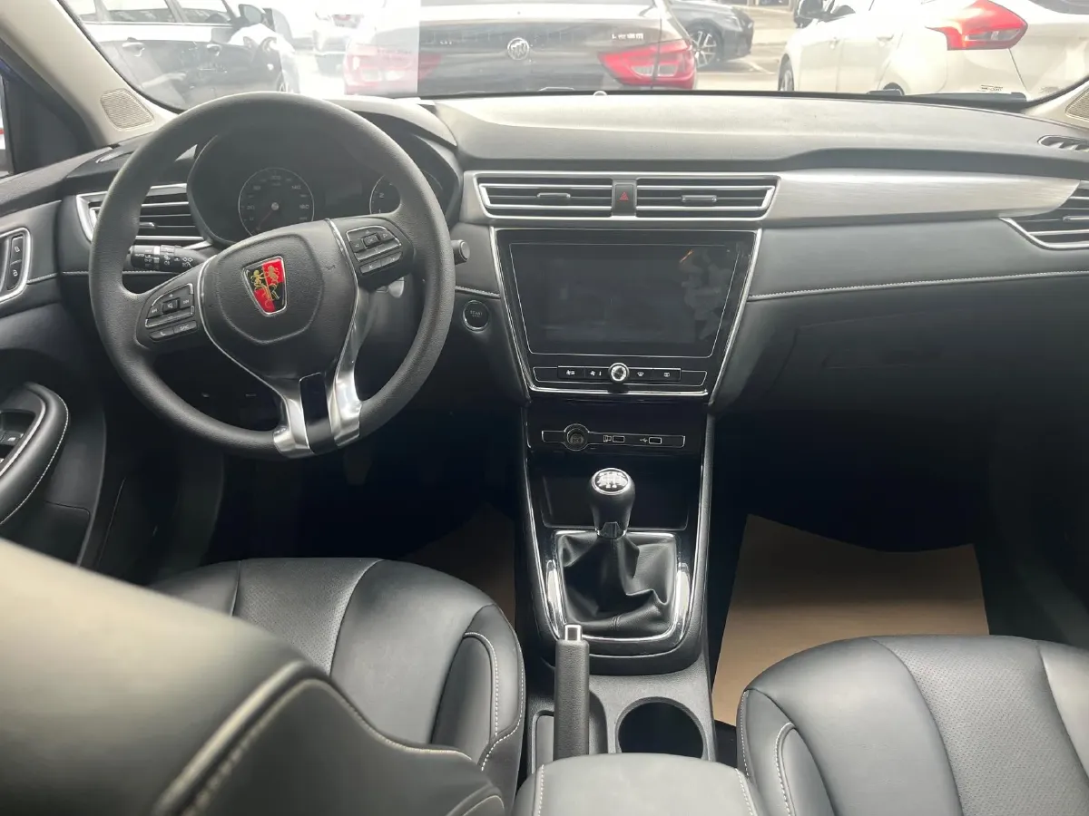 2020 Roewe i5 1.5L 120HP L4 5MT,autocango,china used car exporter,china ev exporter,chinese used car exporter,chinese used ev exporter