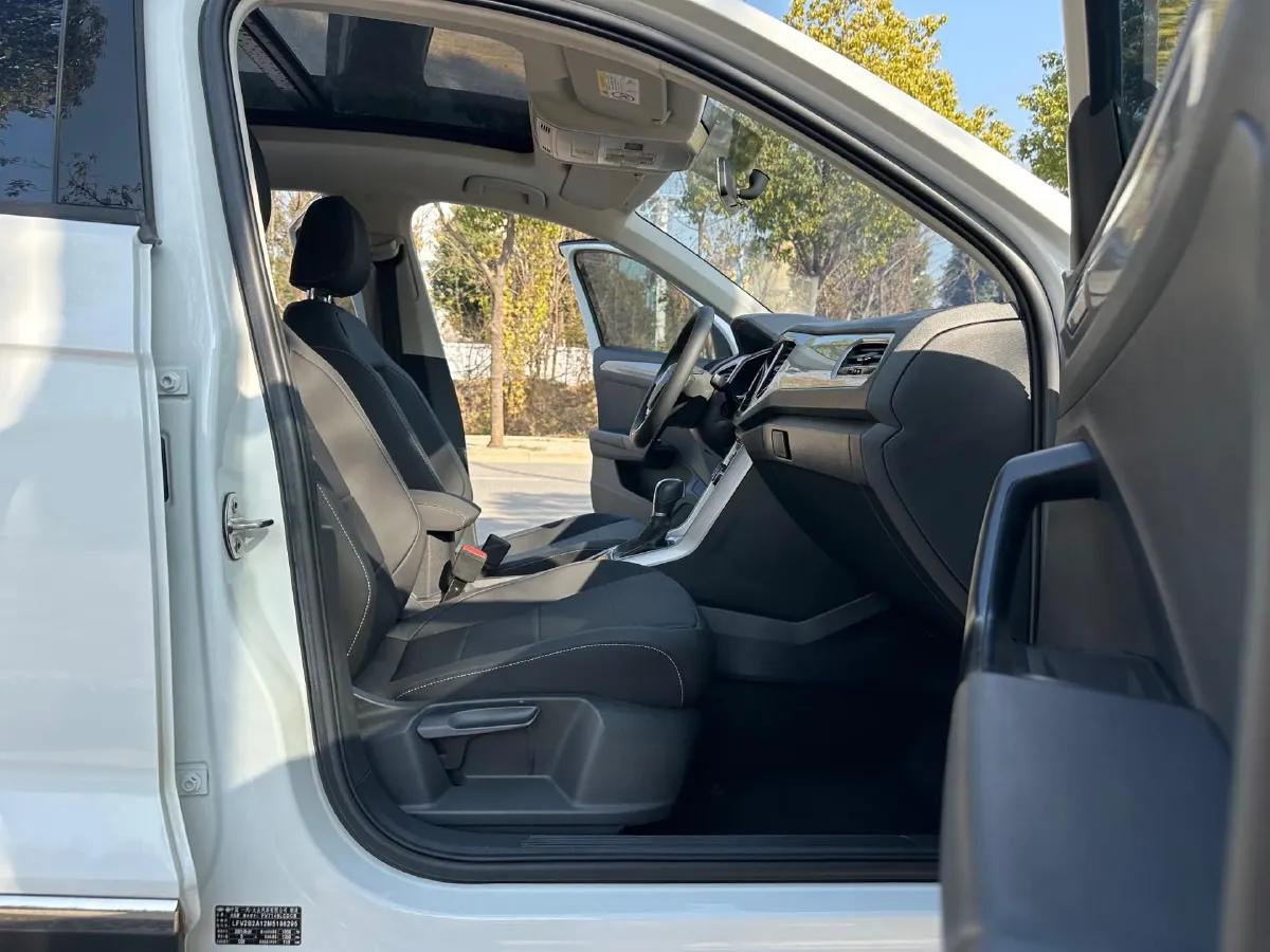 2021 Volkswagen T-Roc 1.4T 150HP L4 7DCT,autocango,china used car exporter,china ev exporter,chinese used car exporter,chinese used ev exporter