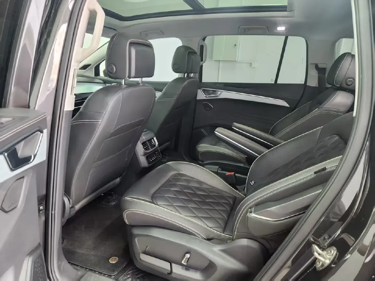 2022 Volkswagen Talagon 2.5T 299HP V6 7DCT,autocango,china used car exporter,china ev exporter,chinese used car exporter,chinese used ev exporter