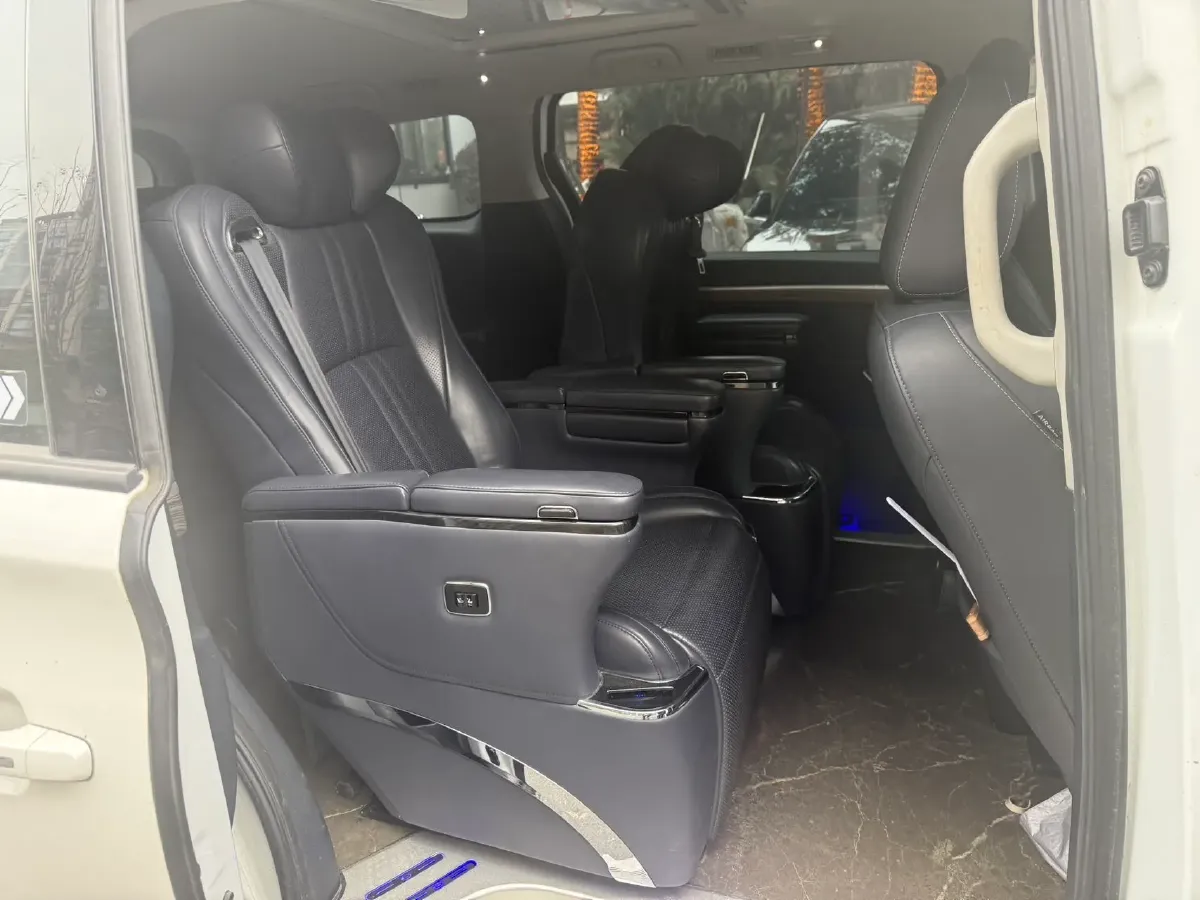 2021 GAC Trumpchi M8 2.0T 252HP L4 8AT,autocango,china used car exporter,china ev exporter,chinese used car exporter,chinese used ev exporter