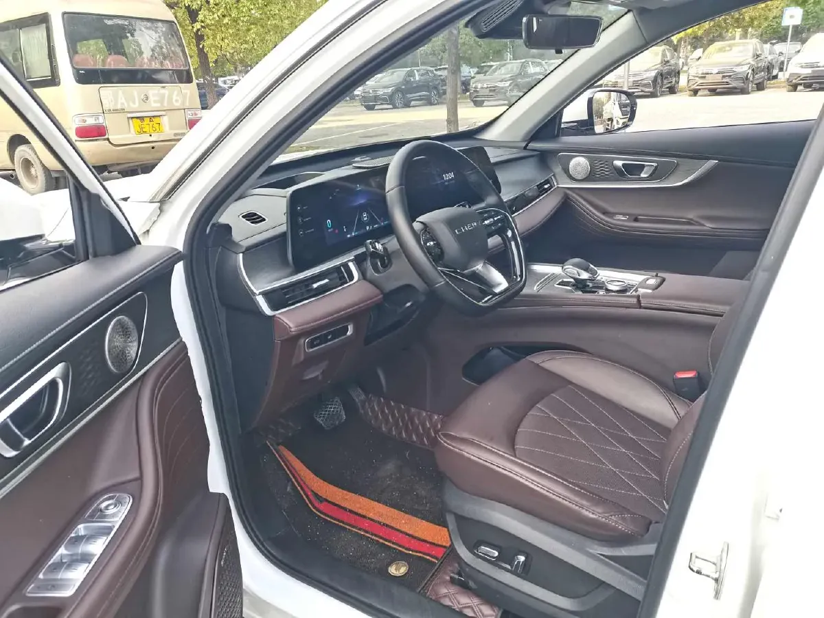 2024 Chery Tiggo 8 PRO 2.0T 254HP L4 7DCT,autocango,china used car exporter,china ev exporter,chinese used car exporter,chinese used ev exporter