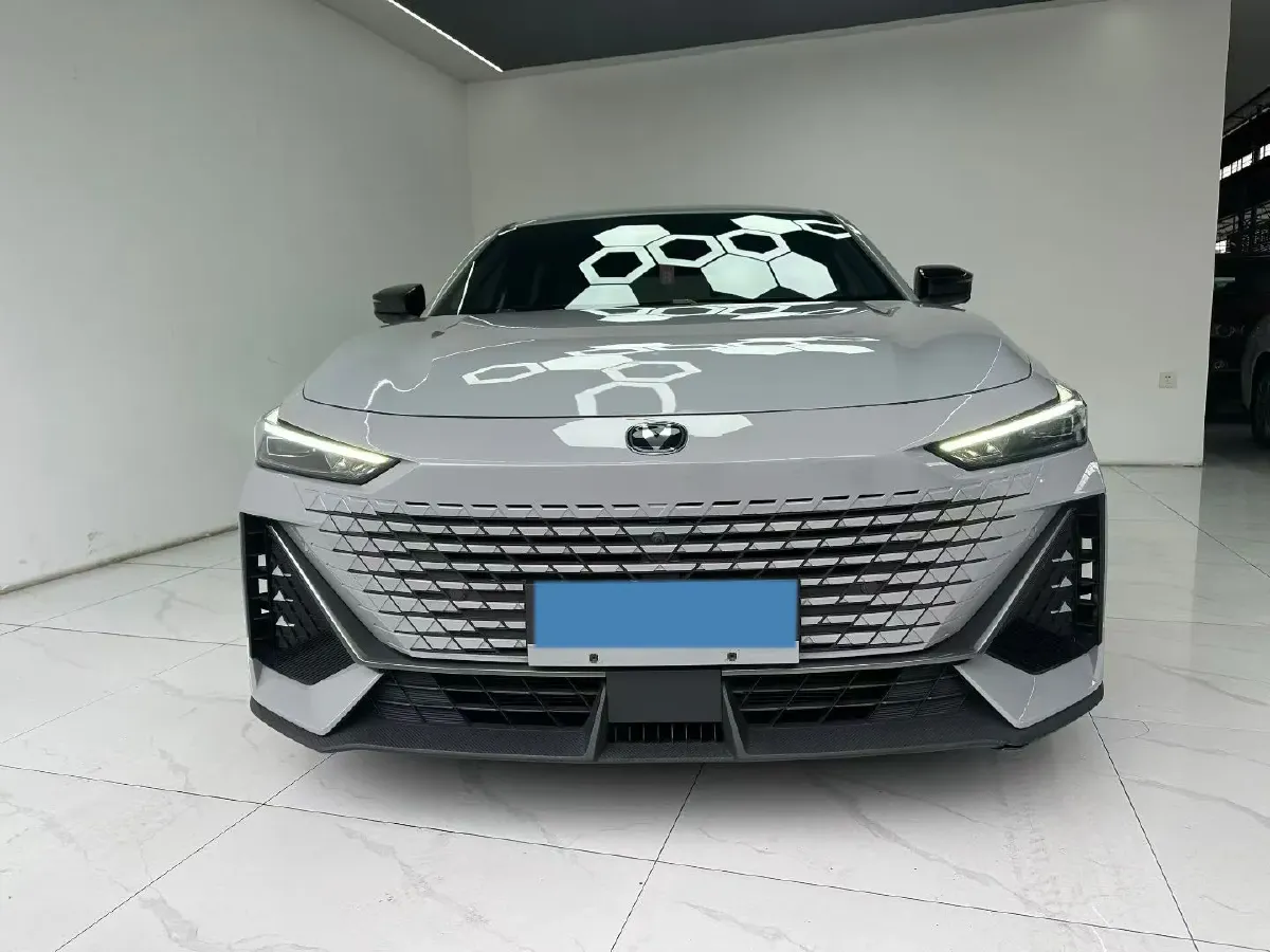 2024 ChangAn UNI-V 1.5T 188HP L4 7DCT,autocango,china used car exporter,china ev exporter,chinese used car exporter,chinese used ev exporter