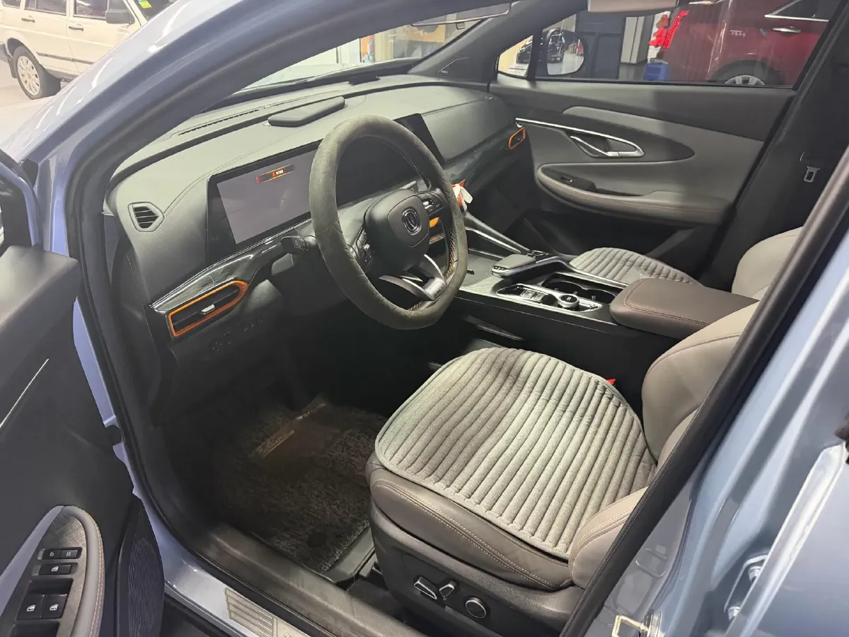 2022 ChangAn UNI-T 1.5T 188HP L4 7DCT,autocango,china used car exporter,china ev exporter,chinese used car exporter,chinese used ev exporter