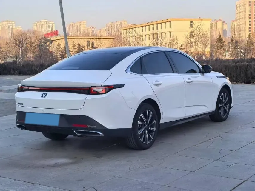 2025 ChangAn Eado 1.5T 192HP L4 7DCT,autocango,china used car exporter,china ev exporter,chinese used car exporter,chinese used ev exporter