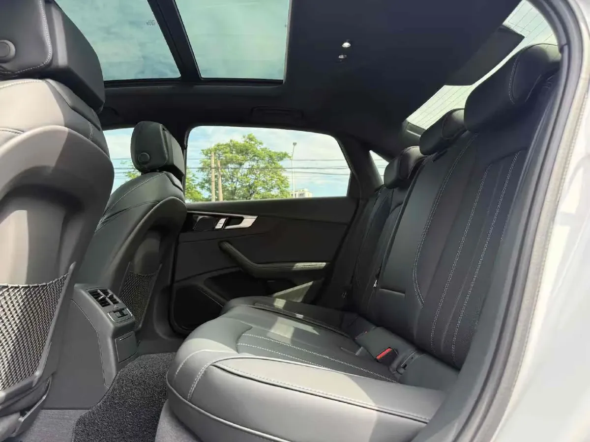 2024 Audi A4L 2.0T 190HP L4 7DCT,autocango,china used car exporter,china ev exporter,chinese used car exporter,chinese used ev exporter