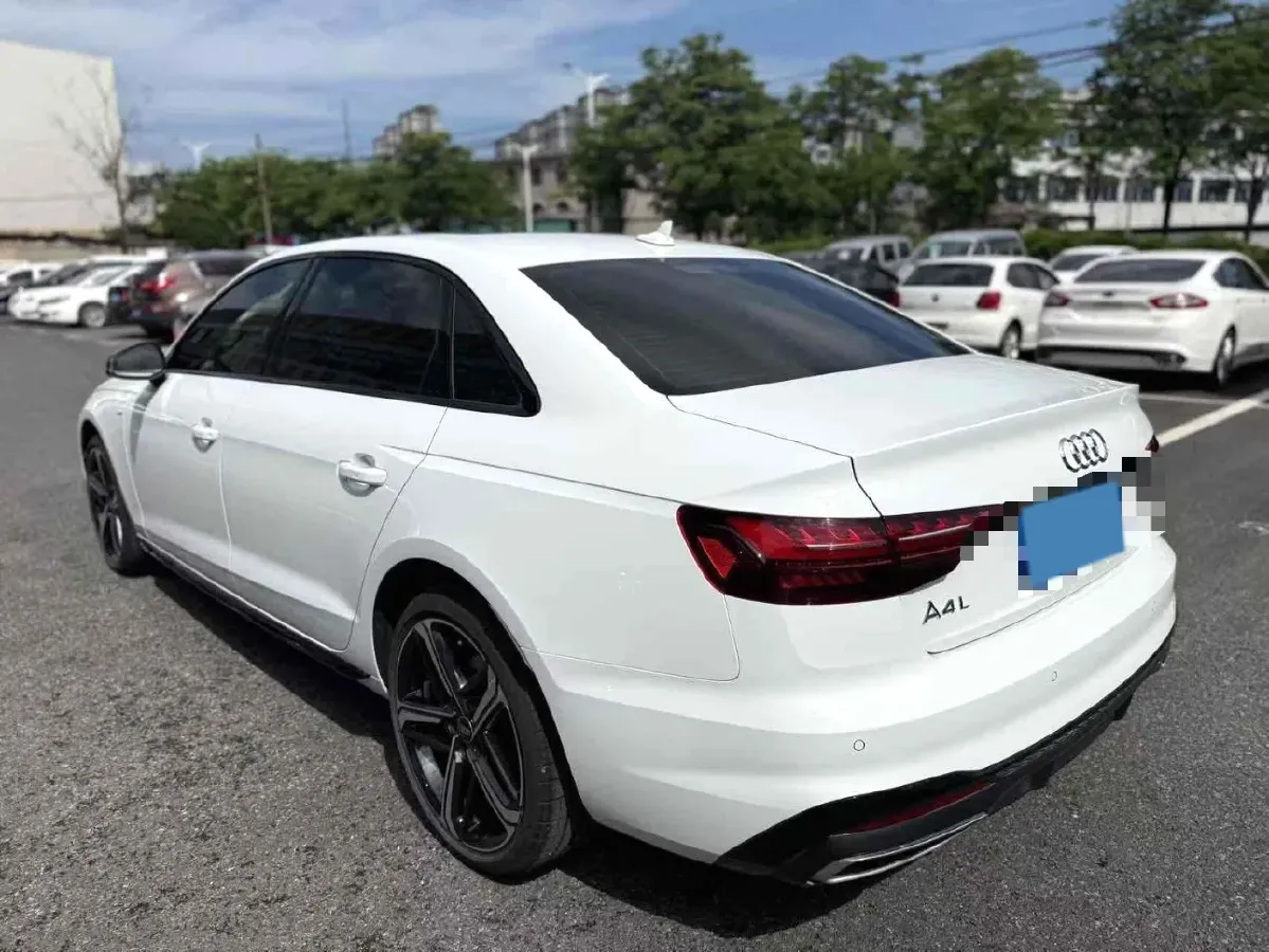 2024 Audi A4L 2.0T 190HP L4 7DCT,autocango,china used car exporter,china ev exporter,chinese used car exporter,chinese used ev exporter