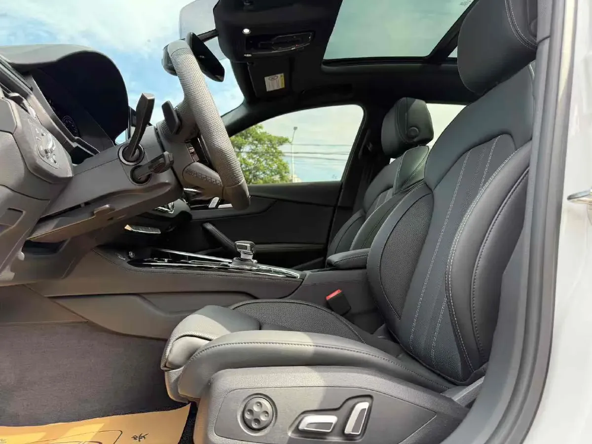 2024 Audi A4L 2.0T 190HP L4 7DCT,autocango,china used car exporter,china ev exporter,chinese used car exporter,chinese used ev exporter