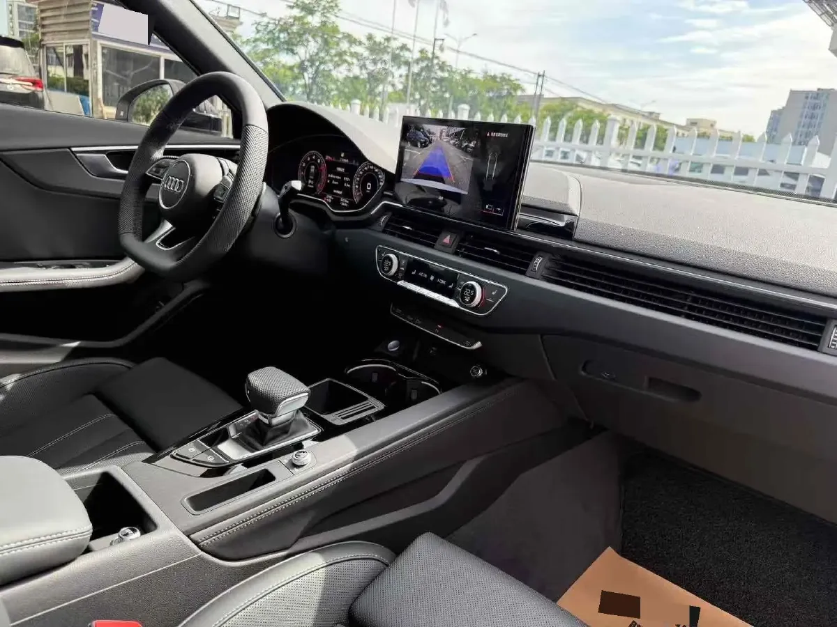 2024 Audi A4L 2.0T 190HP L4 7DCT,autocango,china used car exporter,china ev exporter,chinese used car exporter,chinese used ev exporter