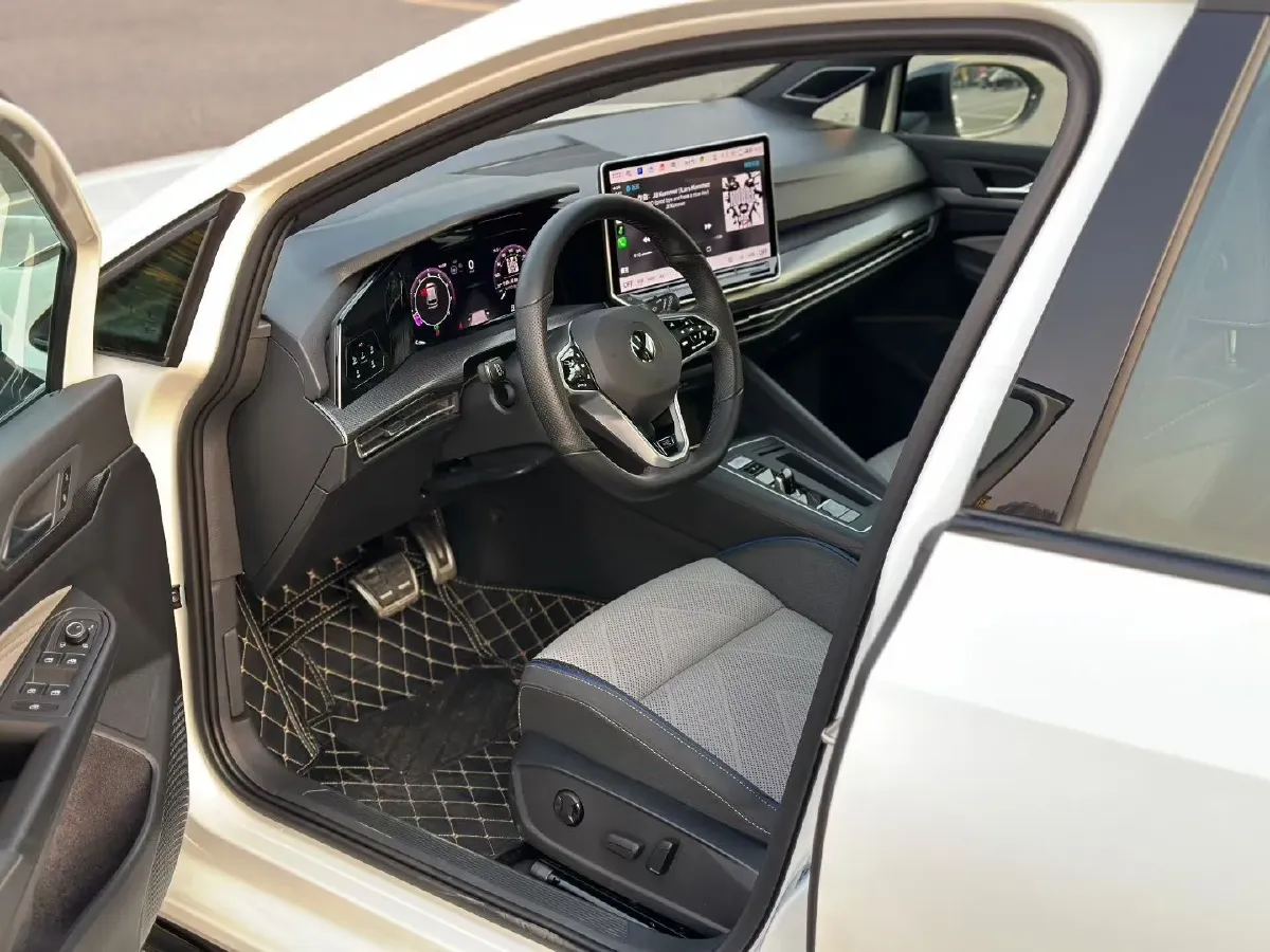 2025 Volkswagen Golf 1.5T 160HP L4 7DCT,autocango,china used car exporter,china ev exporter,chinese used car exporter,chinese used ev exporter