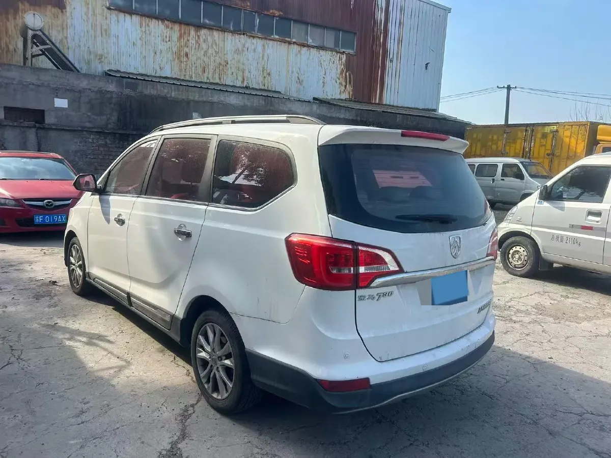 2016 BaoJun 730 1.5L 112HP L4 5MT,autocango,china used car exporter,china ev exporter,chinese used car exporter,chinese used ev exporter