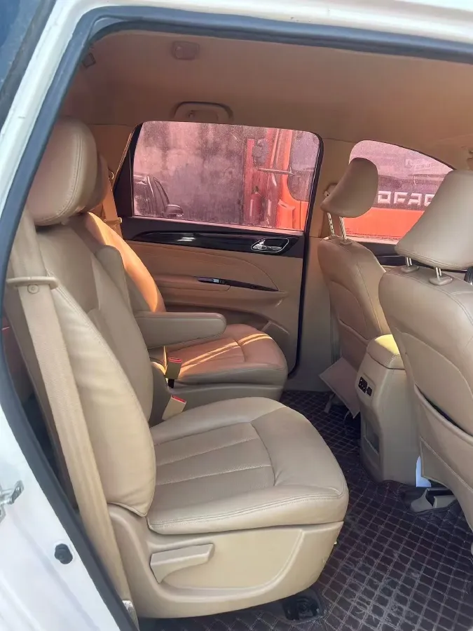 2016 BaoJun 730 1.5L 112HP L4 5MT,autocango,china used car exporter,china ev exporter,chinese used car exporter,chinese used ev exporter