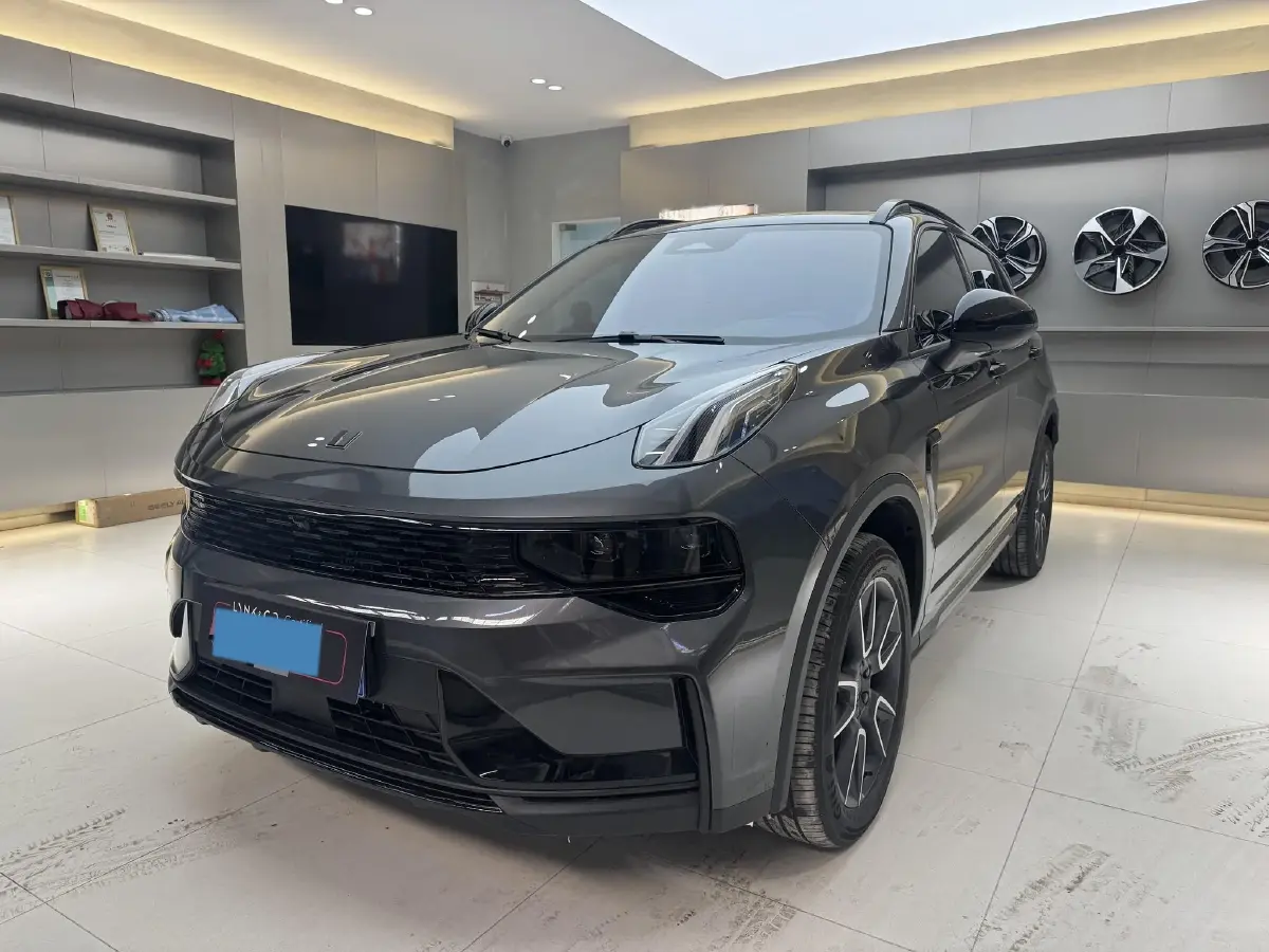 2025 LYNK&CO 01 2.0T 254HP L4 8AT