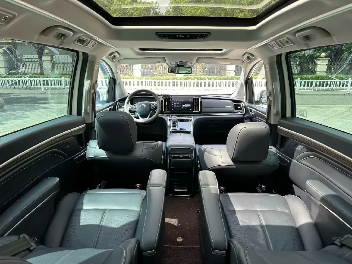 2021 GAC Trumpchi M8 2.0T 252HP L4 8AT,autocango,china used car exporter,china ev exporter,chinese used car exporter,chinese used ev exporter