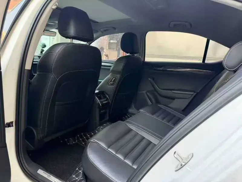 2016 Skoda Superb 1.8T 180HP L4 7DCT,autocango,china used car exporter,china ev exporter,chinese used car exporter,chinese used ev exporter